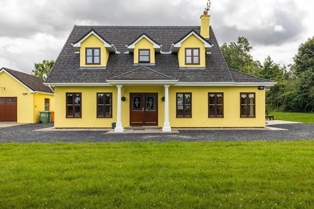 Yellow House Villa Westport