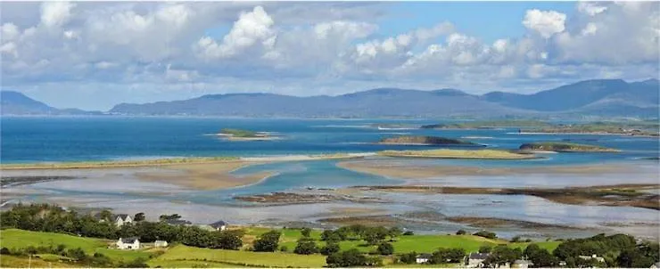 Yellow House Villa Westport Holiday home